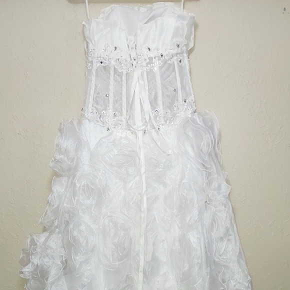 Floral wedding dress. - Picture 3 of 16